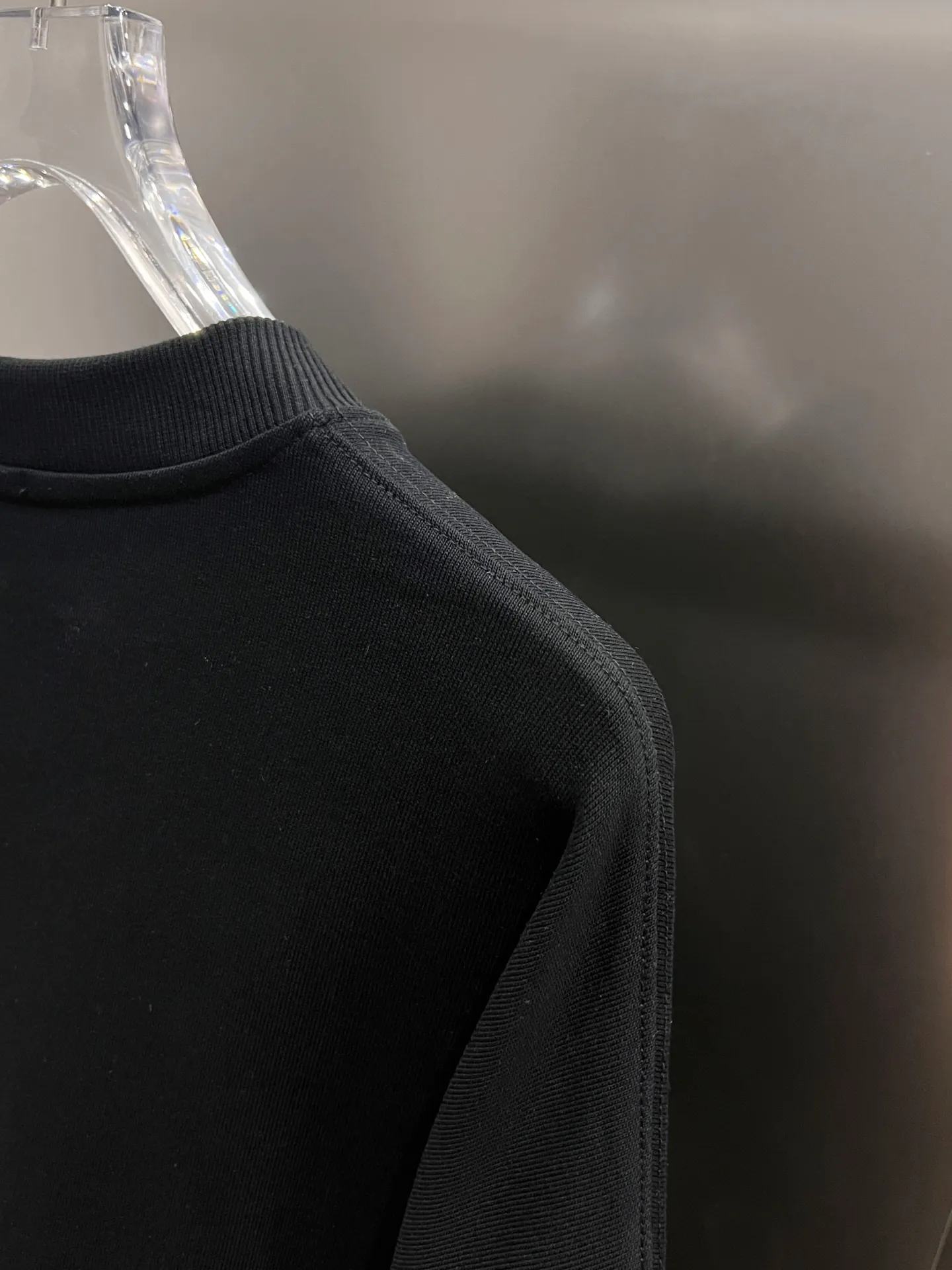 BAL Balenciaga 2026 Autumn and Winter New Arrival Round Neck Long Sleeve Sweater Classic Logo Hot Drilling Technology Same Style Loose Version for Men and Women S M L XL XXL Five Sizes Color: Black White